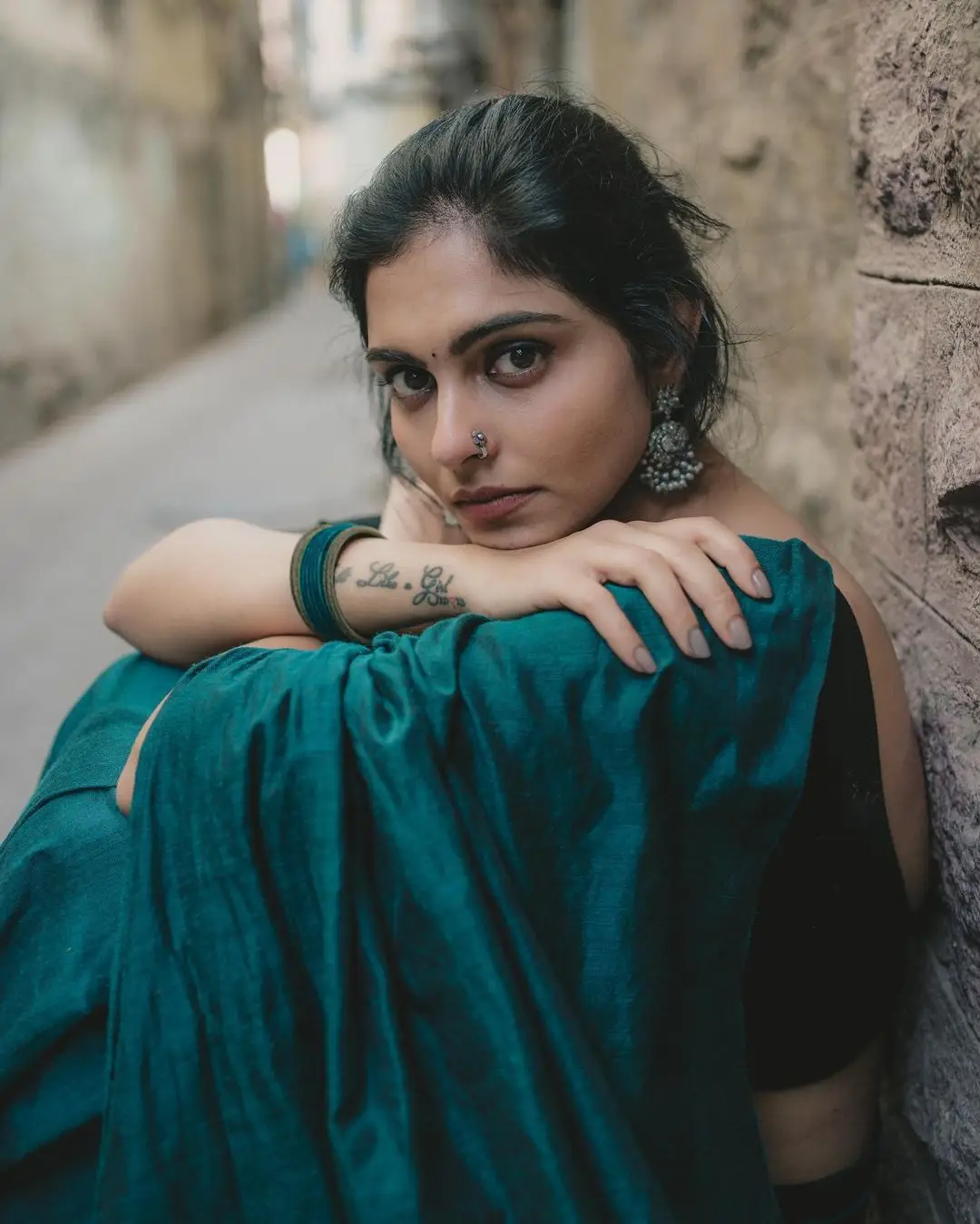 TOLLYWOOD ACTRESS MOUNIKA REDDY STILLS IN GREEN SAREE 7